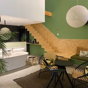 Mihotel Comte , Lyon France